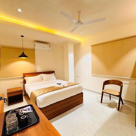 Hotel Star Avenue - Indiranagar Bangalore Buitenkant foto