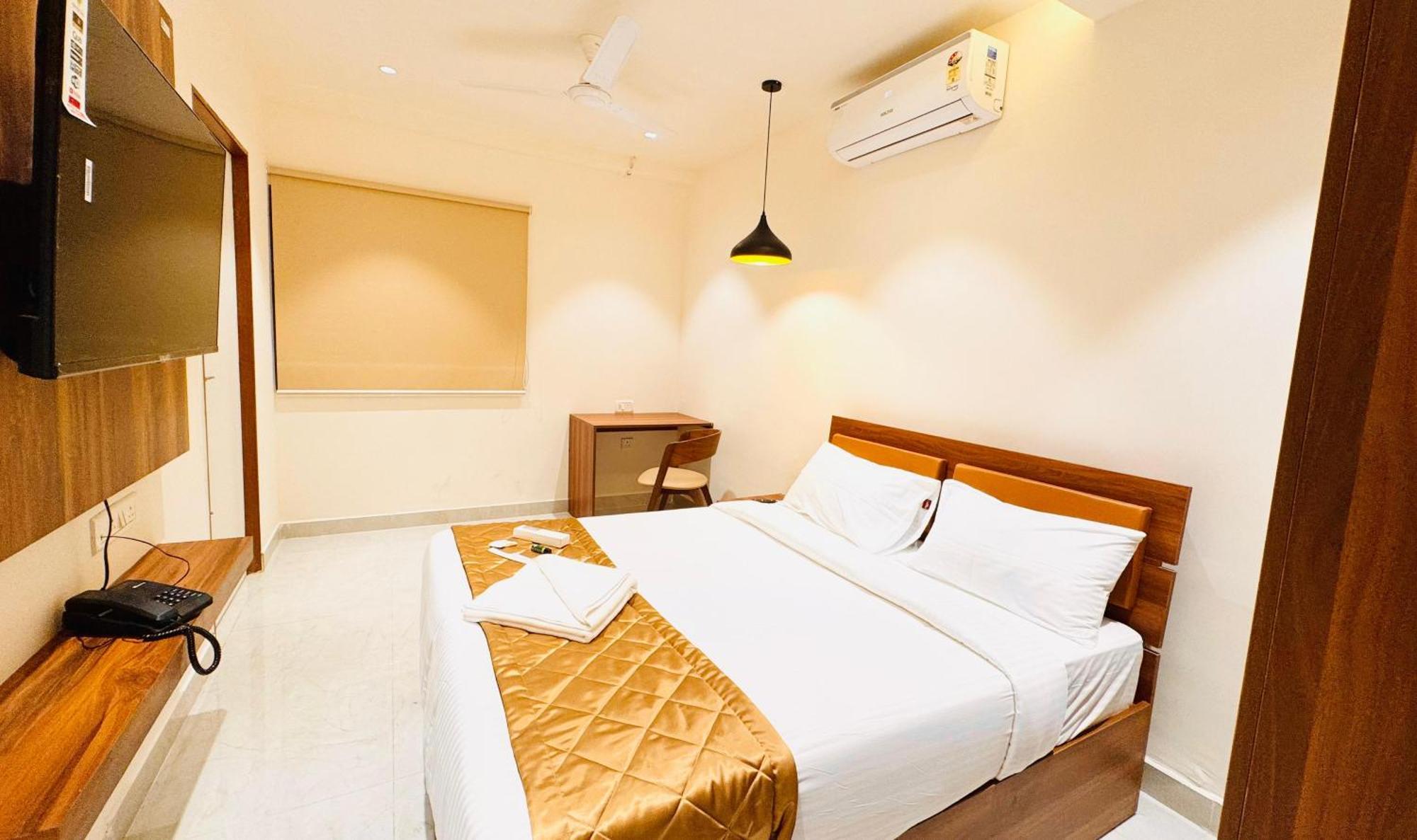 Hotel Star Avenue - Indiranagar Bangalore Buitenkant foto