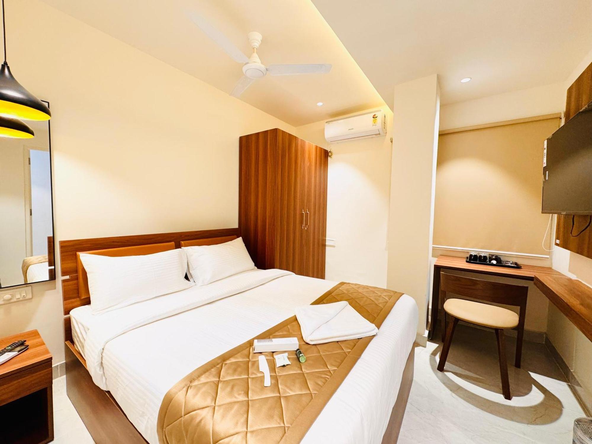 Hotel Star Avenue - Indiranagar Bangalore Buitenkant foto