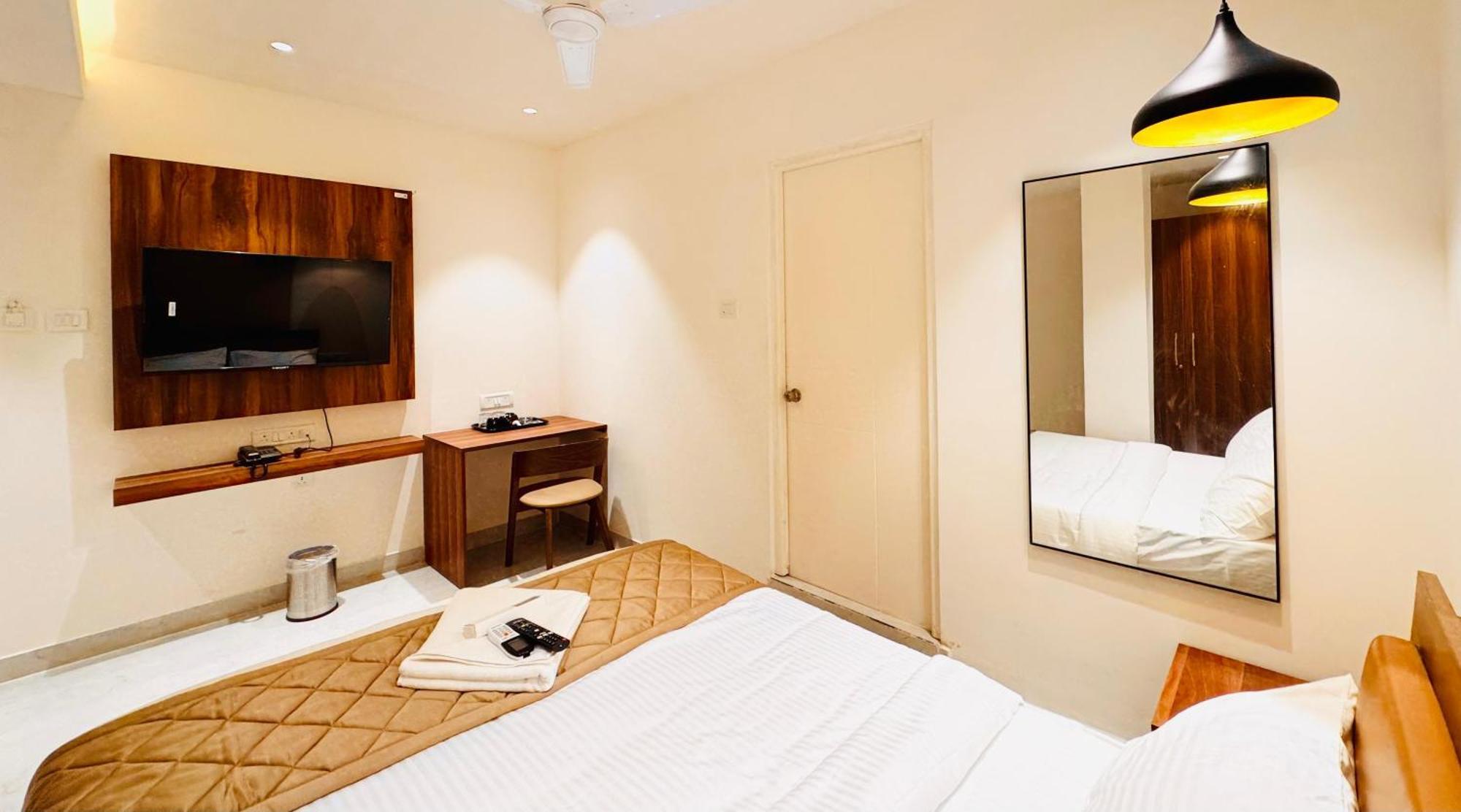 Hotel Star Avenue - Indiranagar Bangalore Buitenkant foto