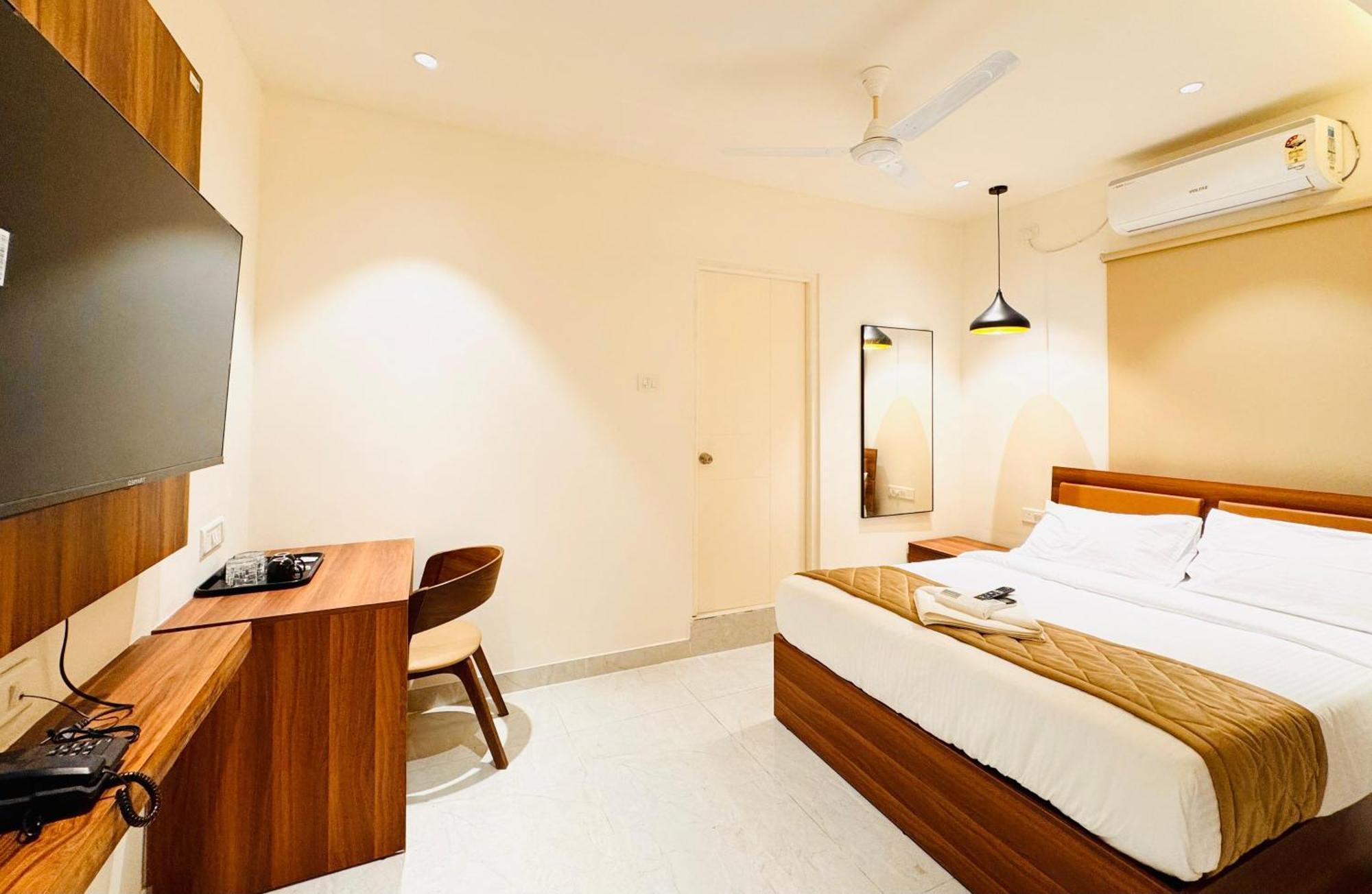 Hotel Star Avenue - Indiranagar Bangalore Buitenkant foto