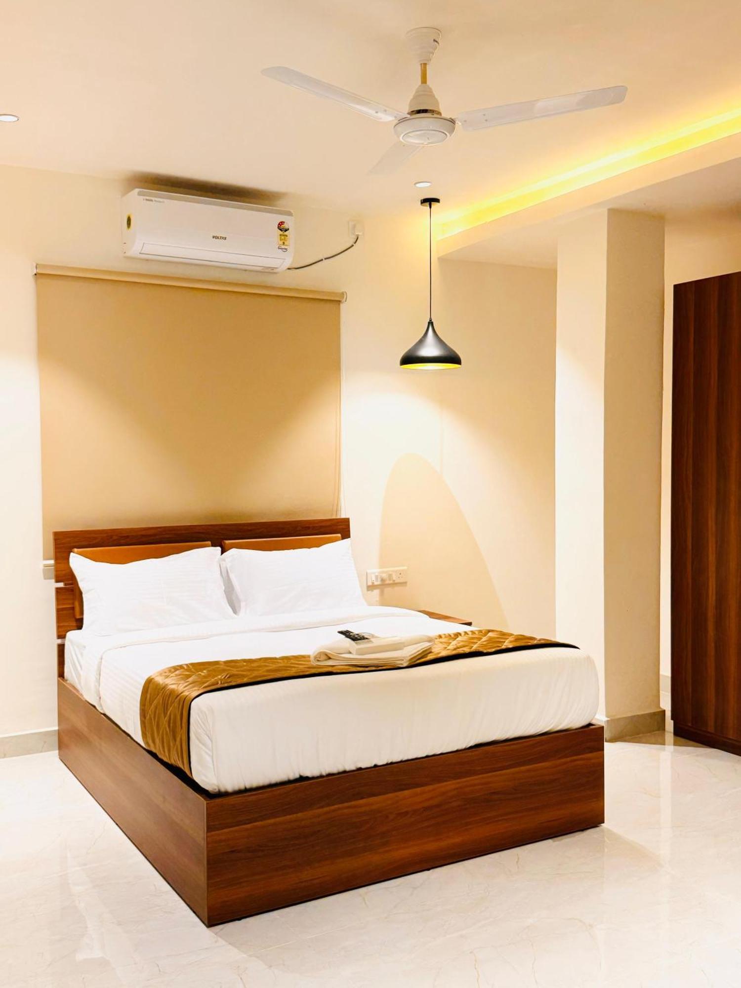 Hotel Star Avenue - Indiranagar Bangalore Buitenkant foto
