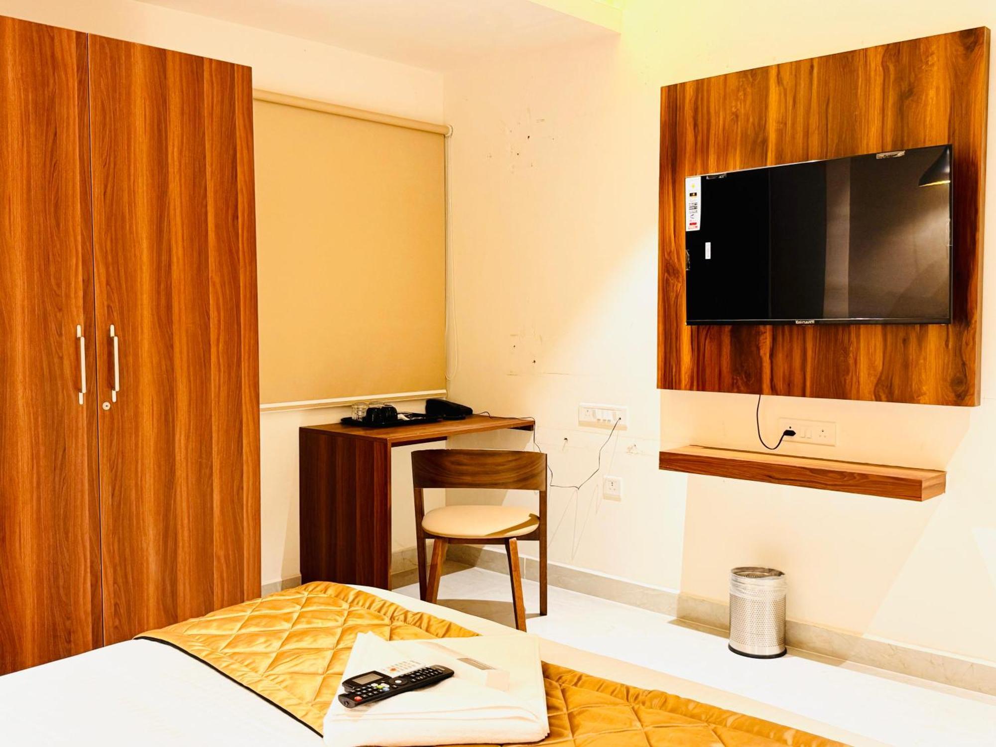 Hotel Star Avenue - Indiranagar Bangalore Buitenkant foto