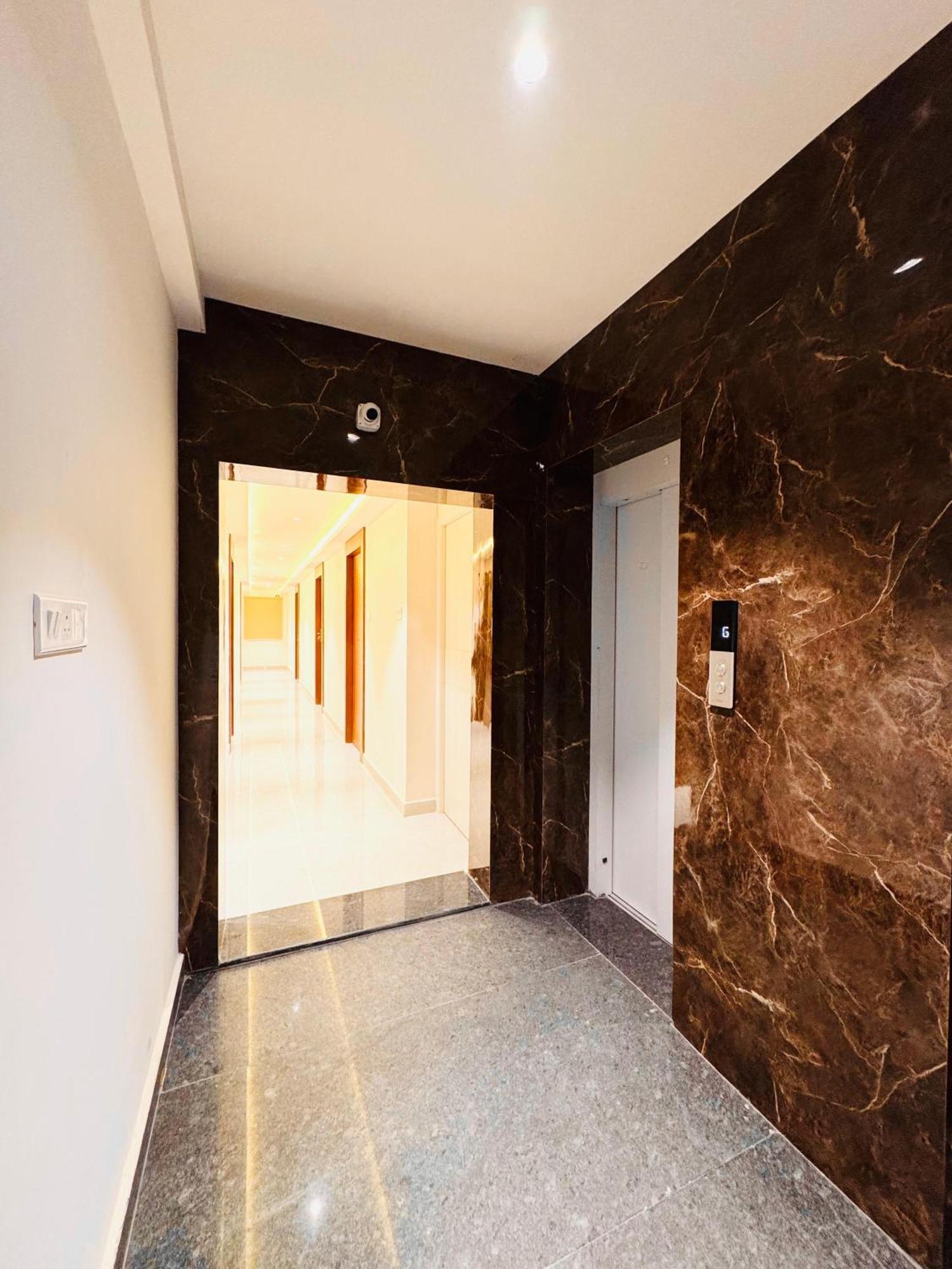 Hotel Star Avenue - Indiranagar Bangalore Buitenkant foto