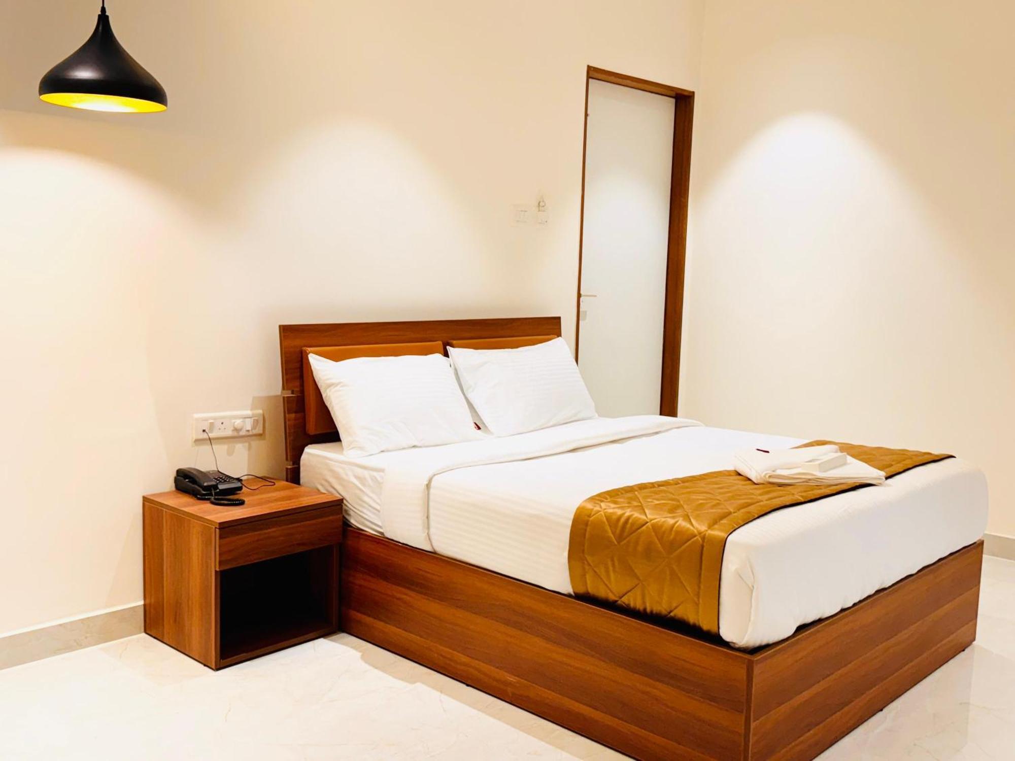 Hotel Star Avenue - Indiranagar Bangalore Buitenkant foto