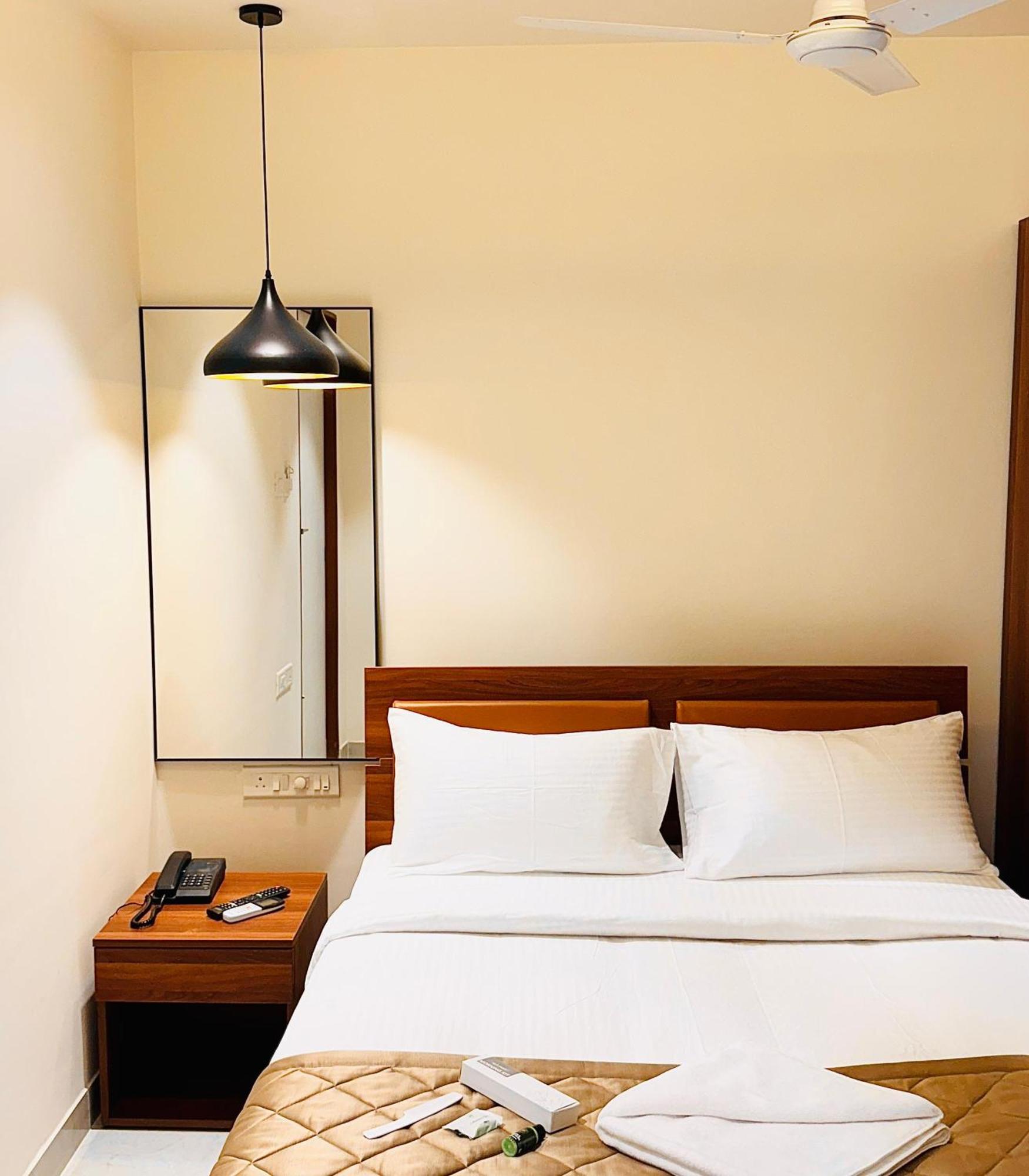 Hotel Star Avenue - Indiranagar Bangalore Buitenkant foto