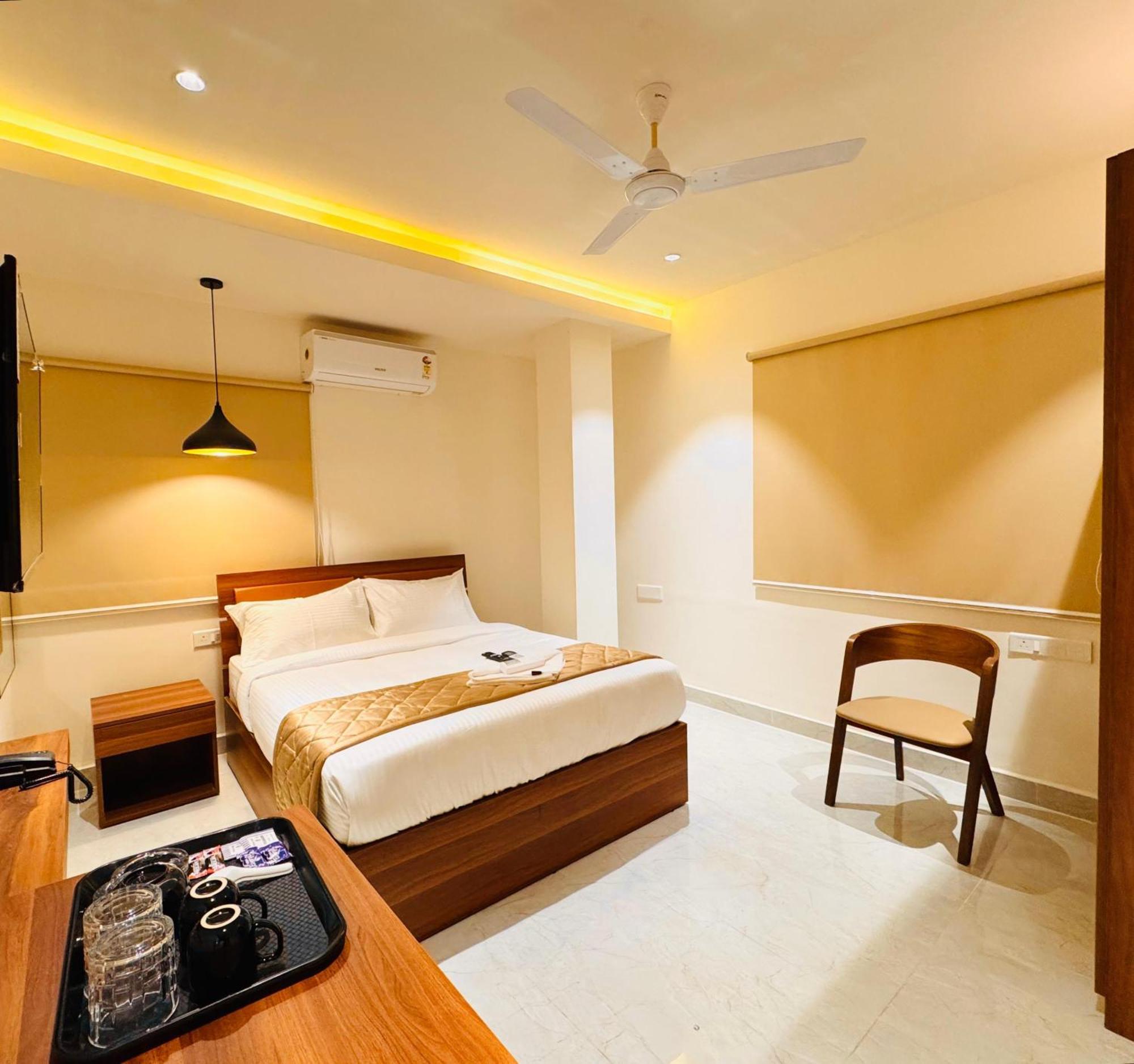 Hotel Star Avenue - Indiranagar Bangalore Buitenkant foto