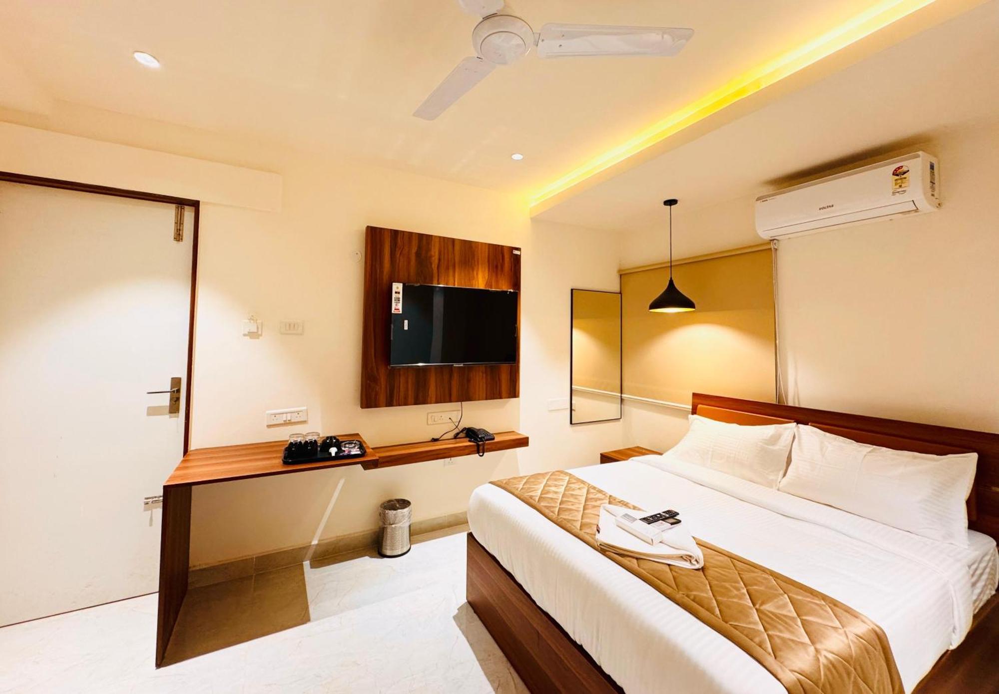 Hotel Star Avenue - Indiranagar Bangalore Buitenkant foto